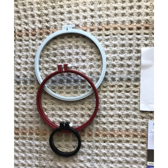 3 Embroidery Hoops 7”,6”,3” & 14-Count Flax Aida Cloth 12”X18” NEW + 2 Charts - Picture 2 of 4